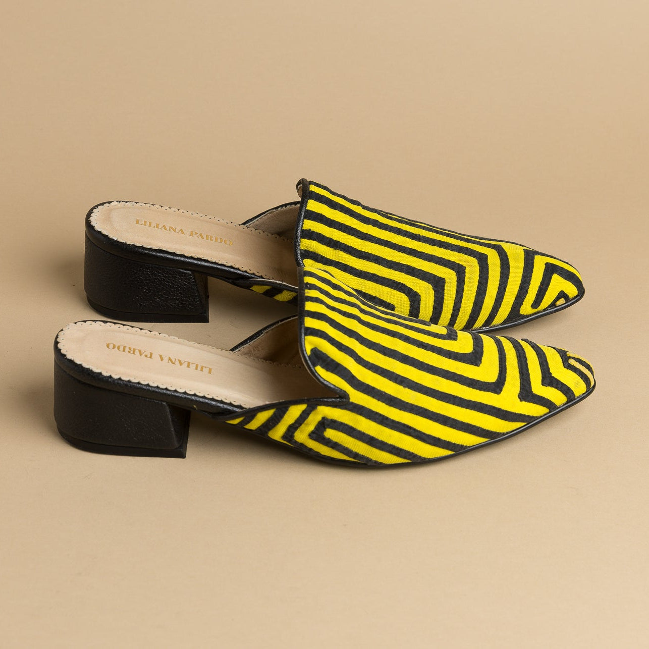 Mola Mule | Black Yellow